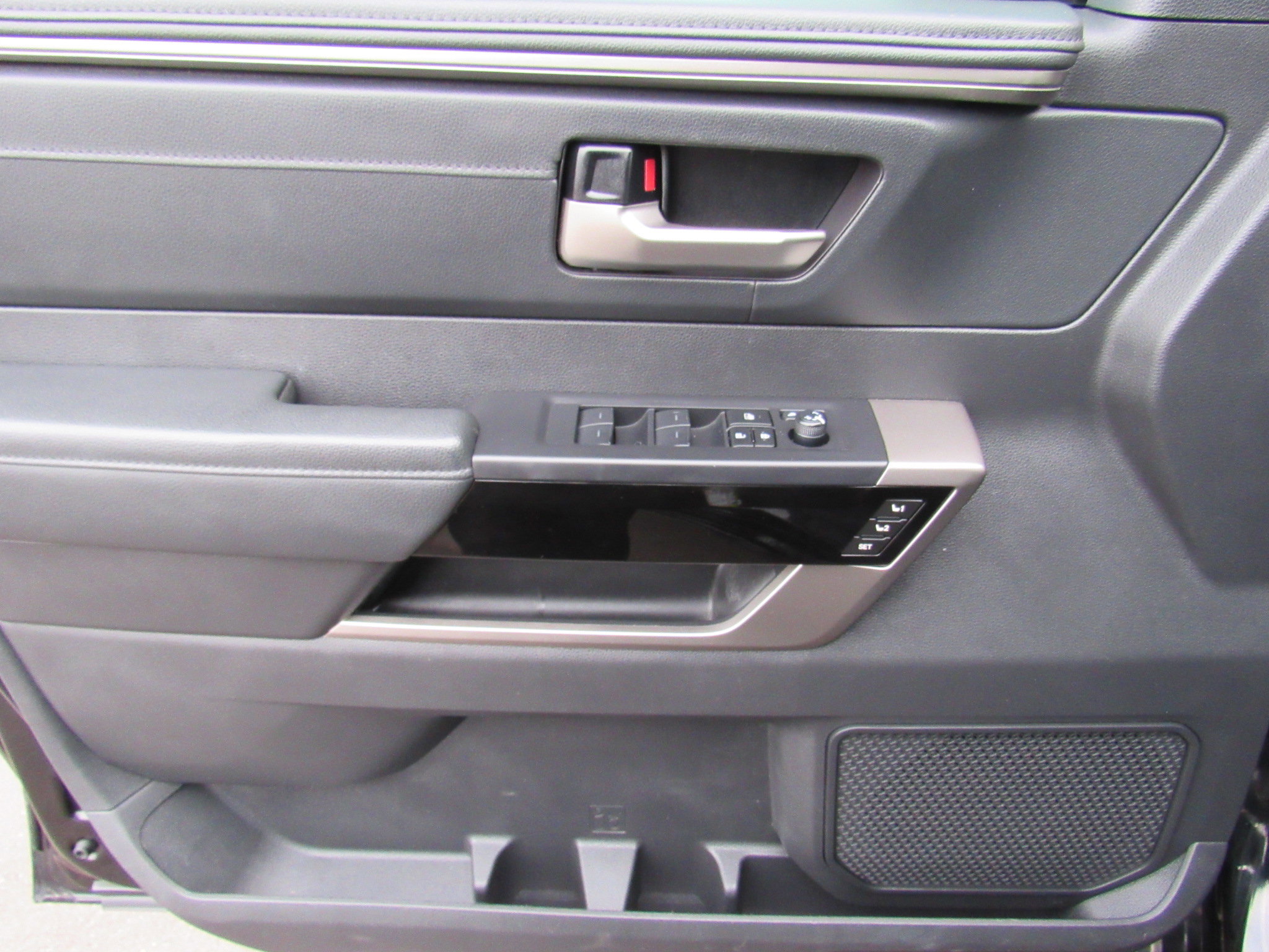 Used 2024 Toyota Tundra Limited image 11