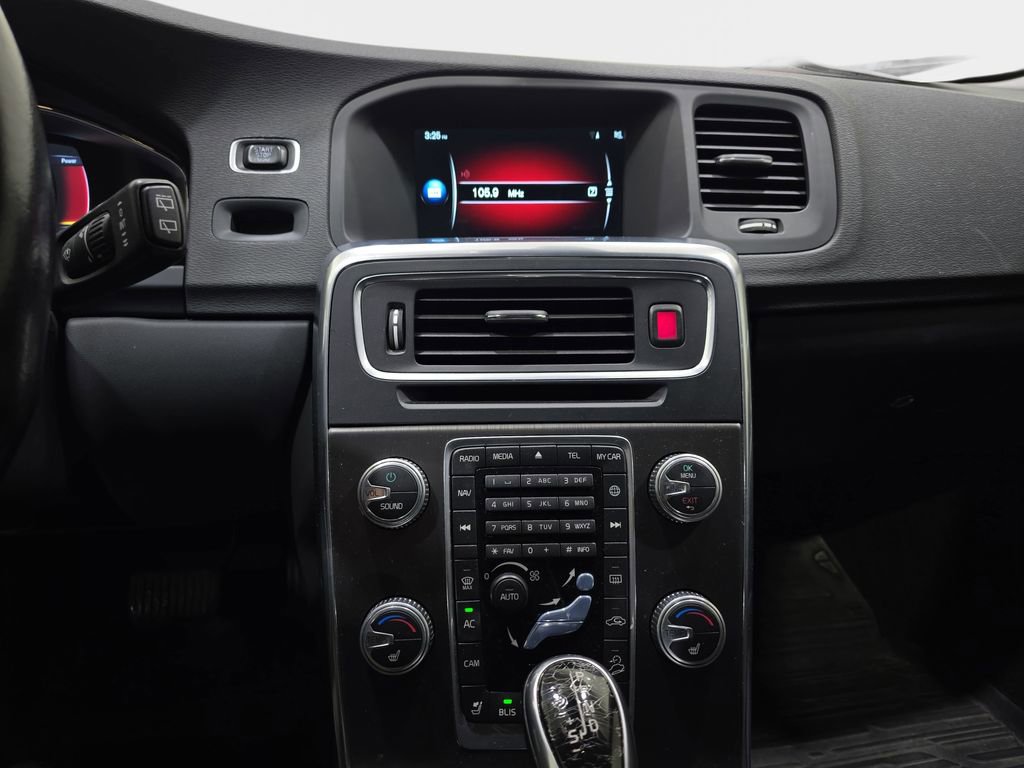 Used 2016 Volvo V60 T5 Cross Country w/ Convenience Package image 22