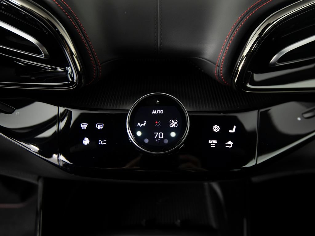 Used 2025 Ferrari Purosangue AWD/4WD image 25