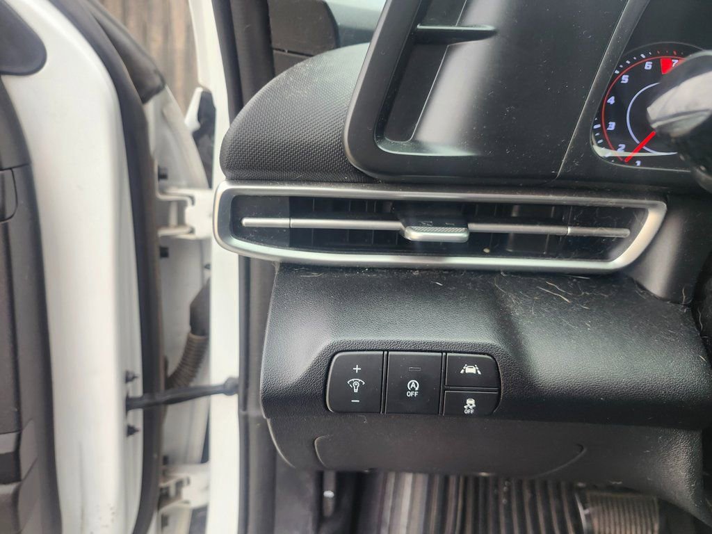 Used 2021 Hyundai Elantra SE image 17