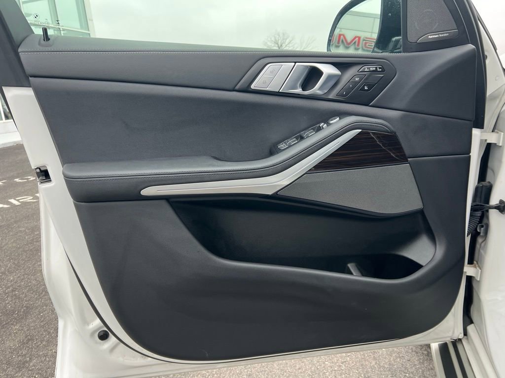 Used 2021 BMW X7 xDrive40i w/ Premium Package image 9