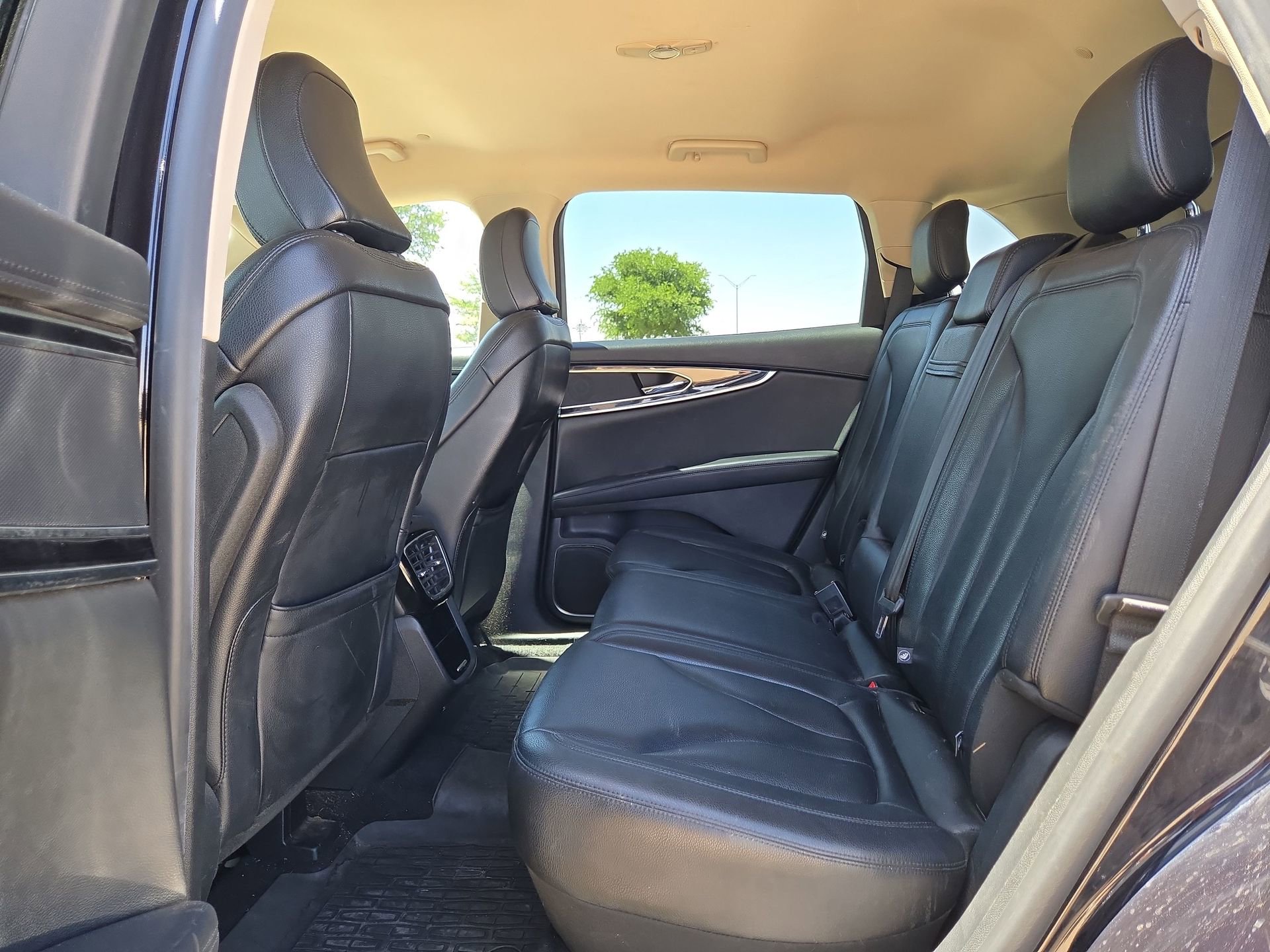 Used 2022 Lincoln Nautilus FWD w/ Premium Package image 13