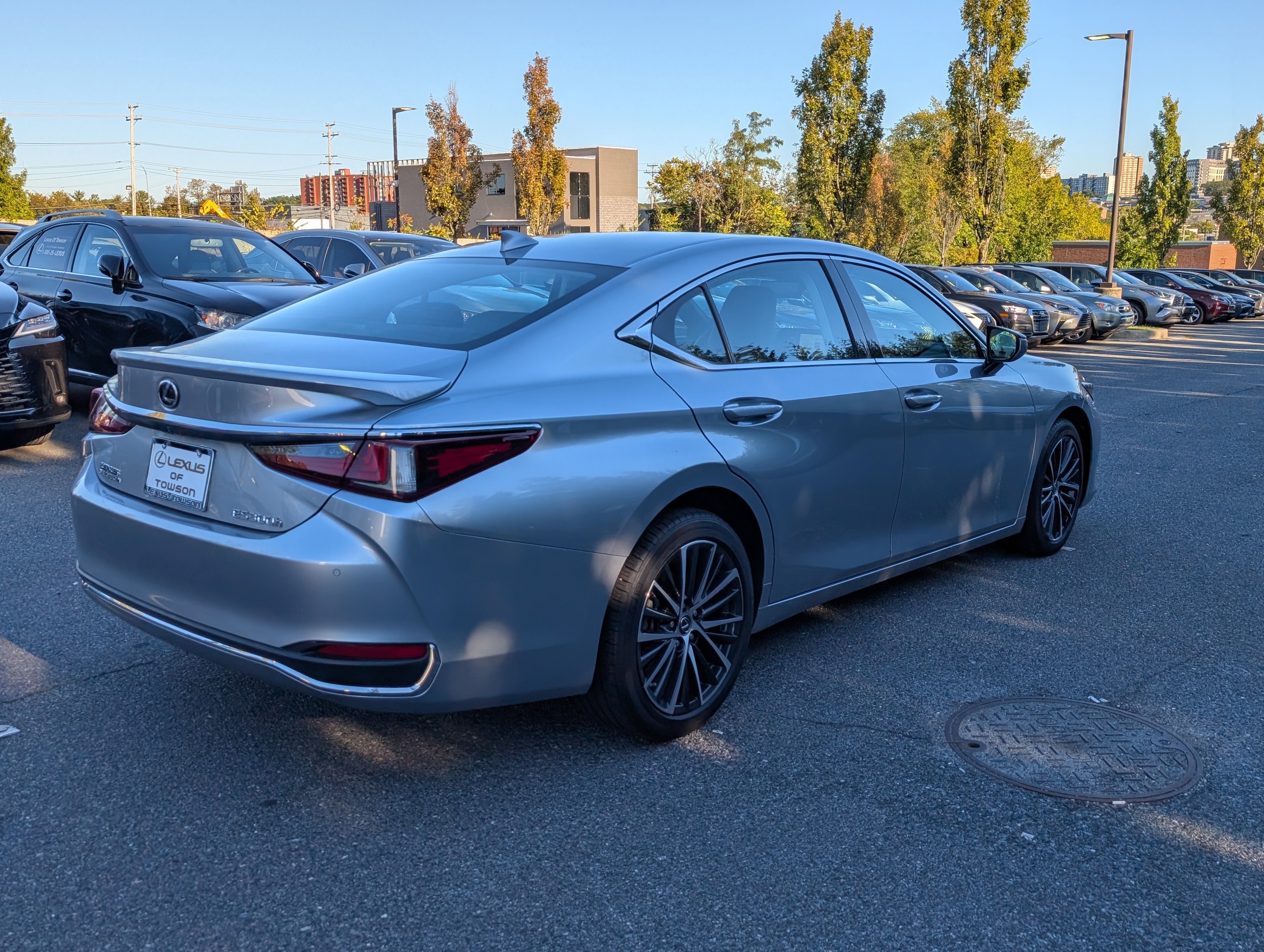 Certified 2024 Lexus ES 300h w/ Premium Package image 3