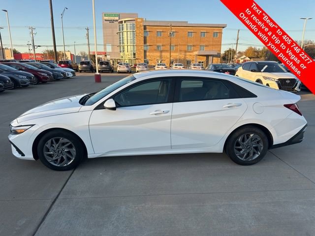 Used 2024 Hyundai Elantra SEL image 2