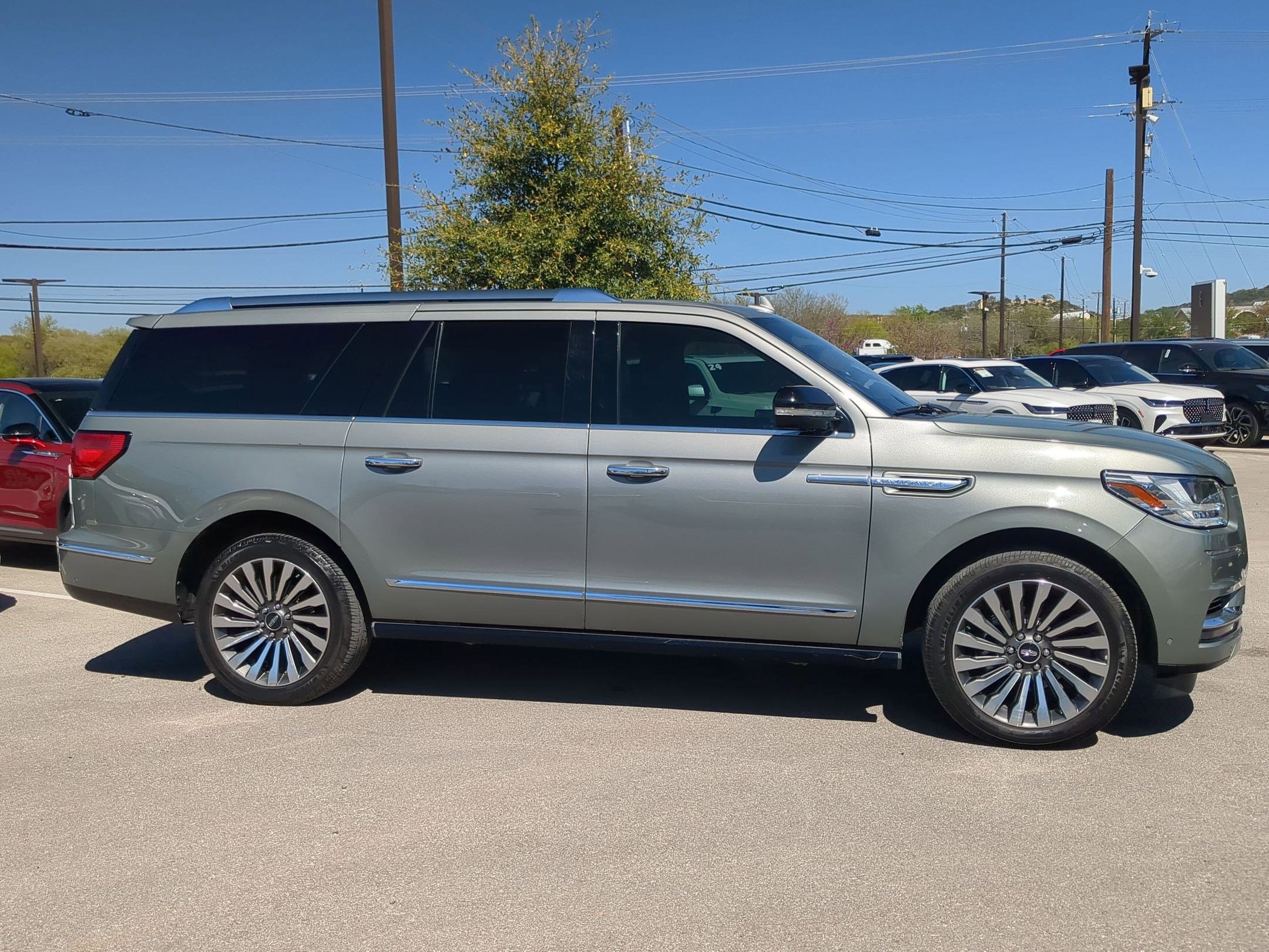 Used 2019 Lincoln Navigator L Reserve image 2