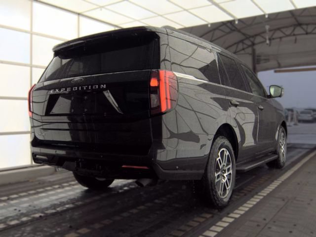 Used 2025 Ford Expedition Active AWD/4WD image 4