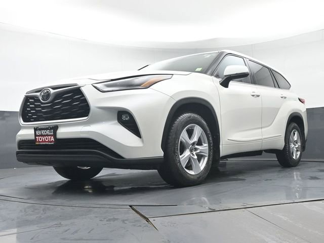 Used 2021 Toyota Highlander LE AWD/4WD image 28