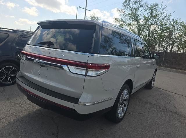 Used 2024 Lincoln Navigator L Reserve AWD/4WD image 9