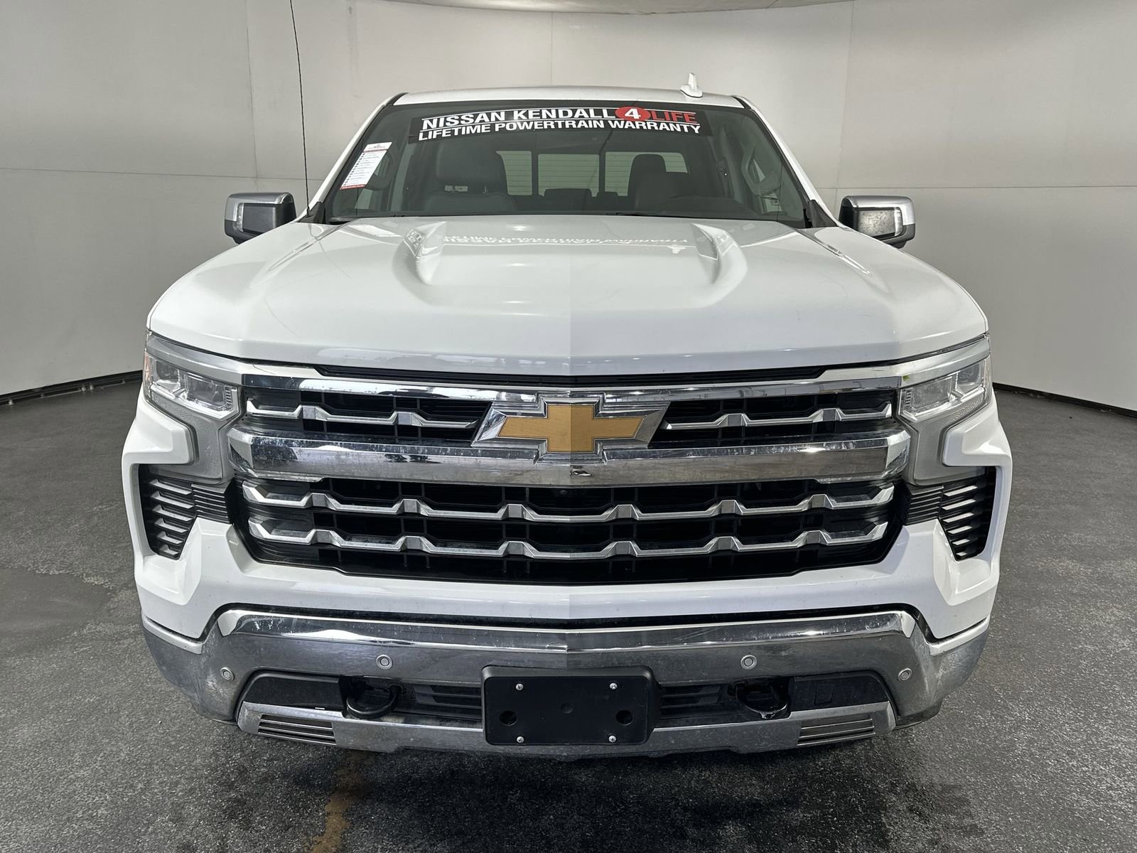 Used 2024 Chevrolet Silverado 1500 LTZ AWD/4WD image 3