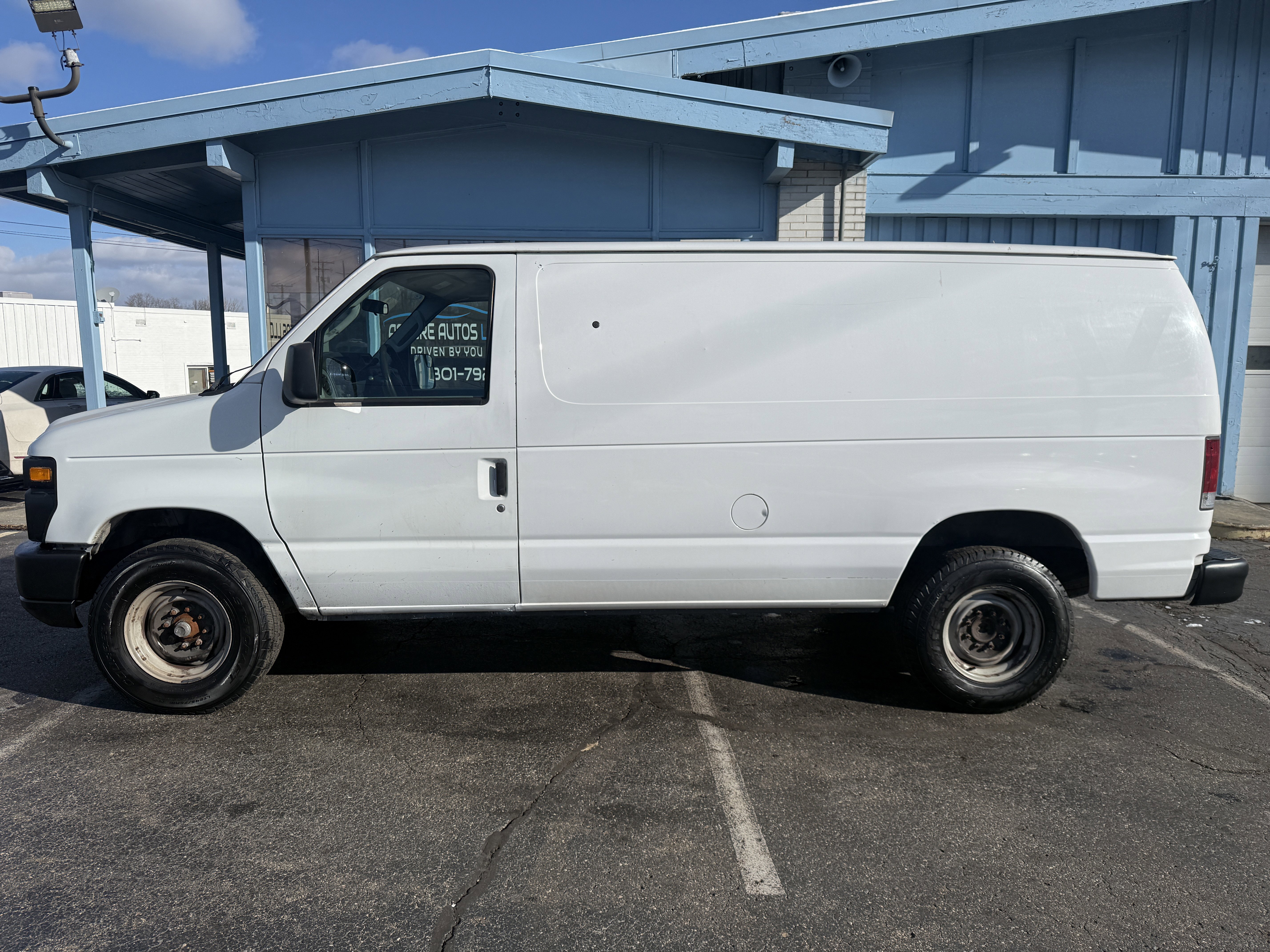 Used 2010 Ford E-250 and Econoline 250 image 2