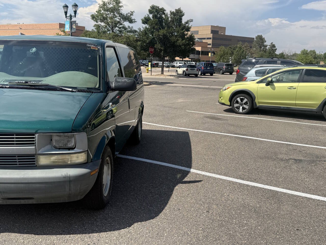 Used 2000 Chevrolet Astro AWD w/ Convenience Group image 2