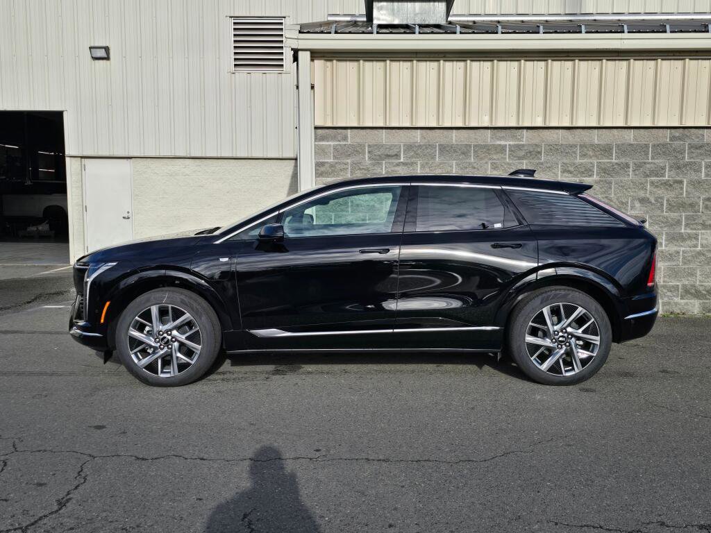 New 2026 Cadillac Optiq Luxury 1 image 3