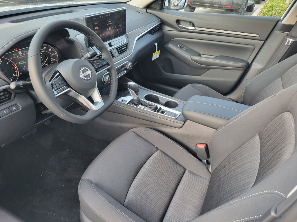 Used 2025 Nissan Altima 2.5 SV w/ SV Premium Package FWD image 14
