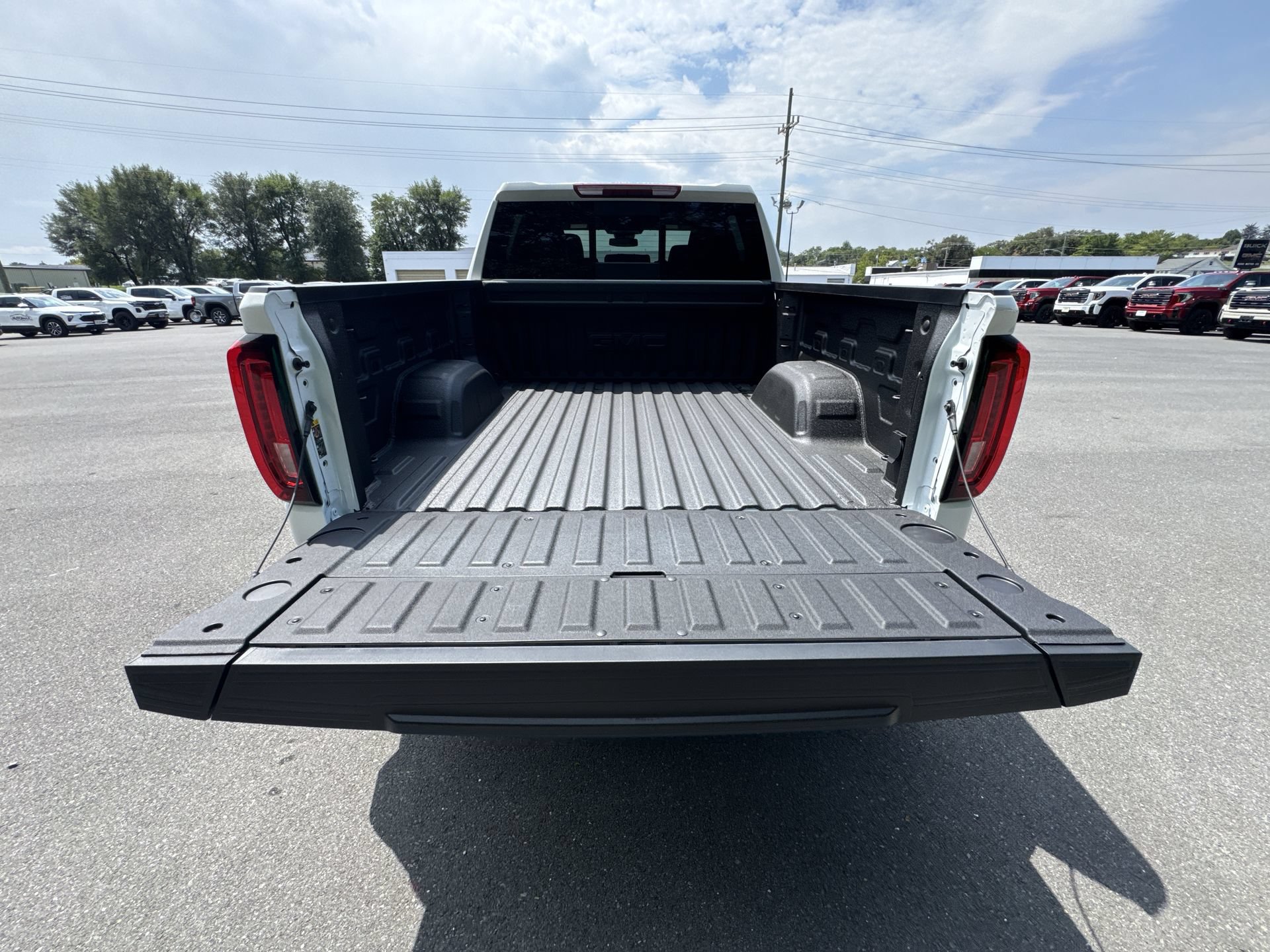 New 2026 GMC Sierra 1500 SLT w/ SLT Premium Plus Package AWD/4WD image 20