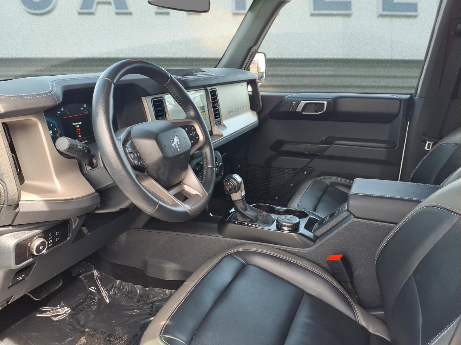 Used 2025 Ford Bronco Outer Banks image 15