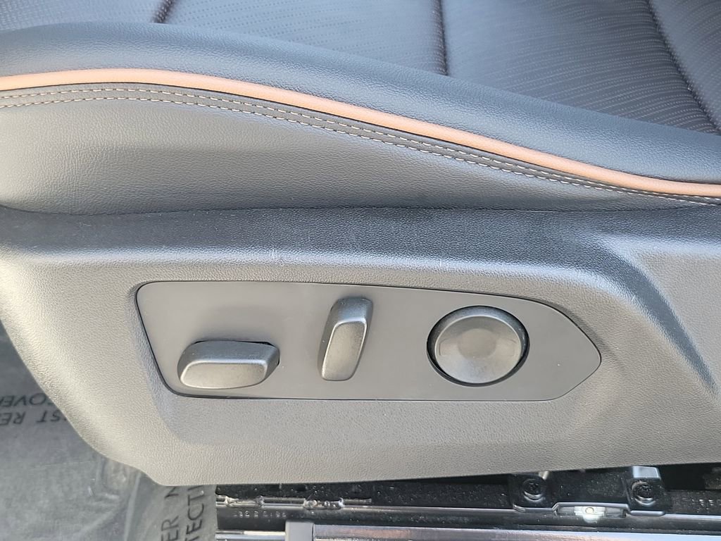 Used 2025 GMC Canyon AT4 w/ Nightfall Edition AWD/4WD image 18