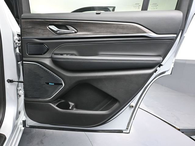 Used 2022 Jeep Grand Cherokee L Overland w/ Advanced Protech Group III image 53