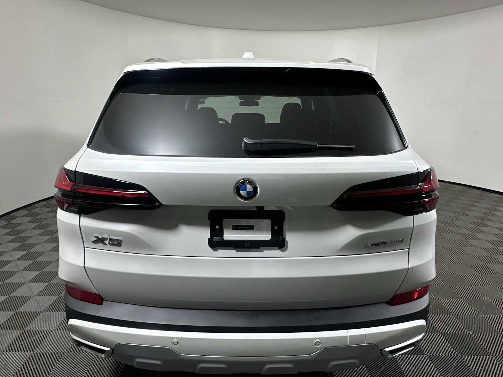 New 2026 BMW X5 xDrive40i w/ Premium Package image 2