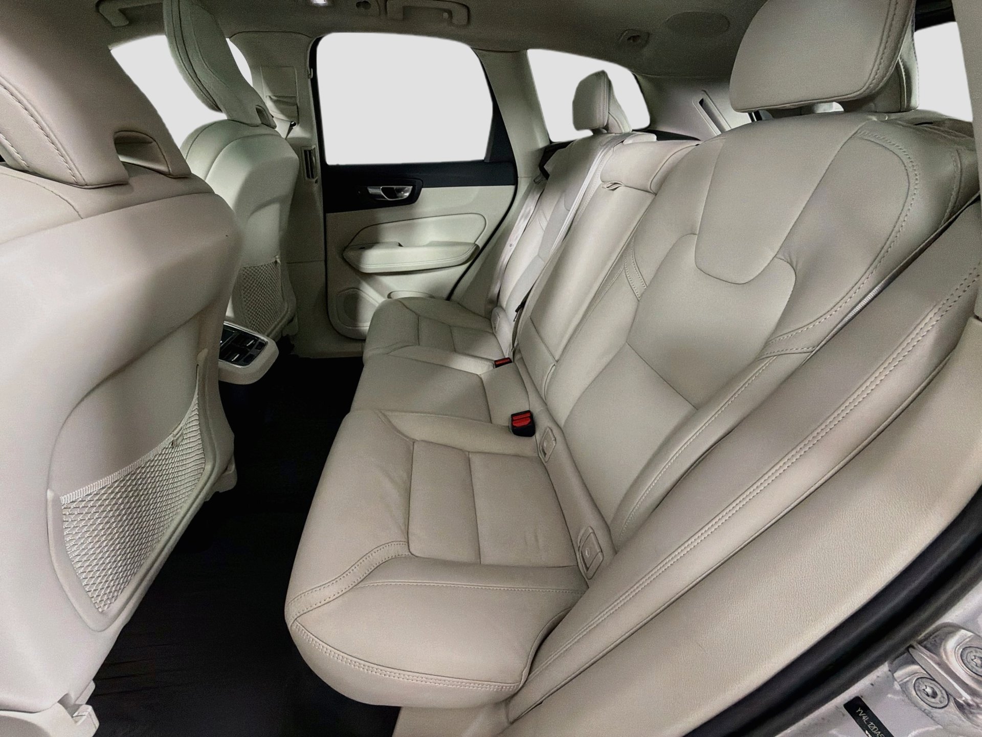 Certified 2023 Volvo XC60 B5 Ultimate w/ Climate Package FWD image 27