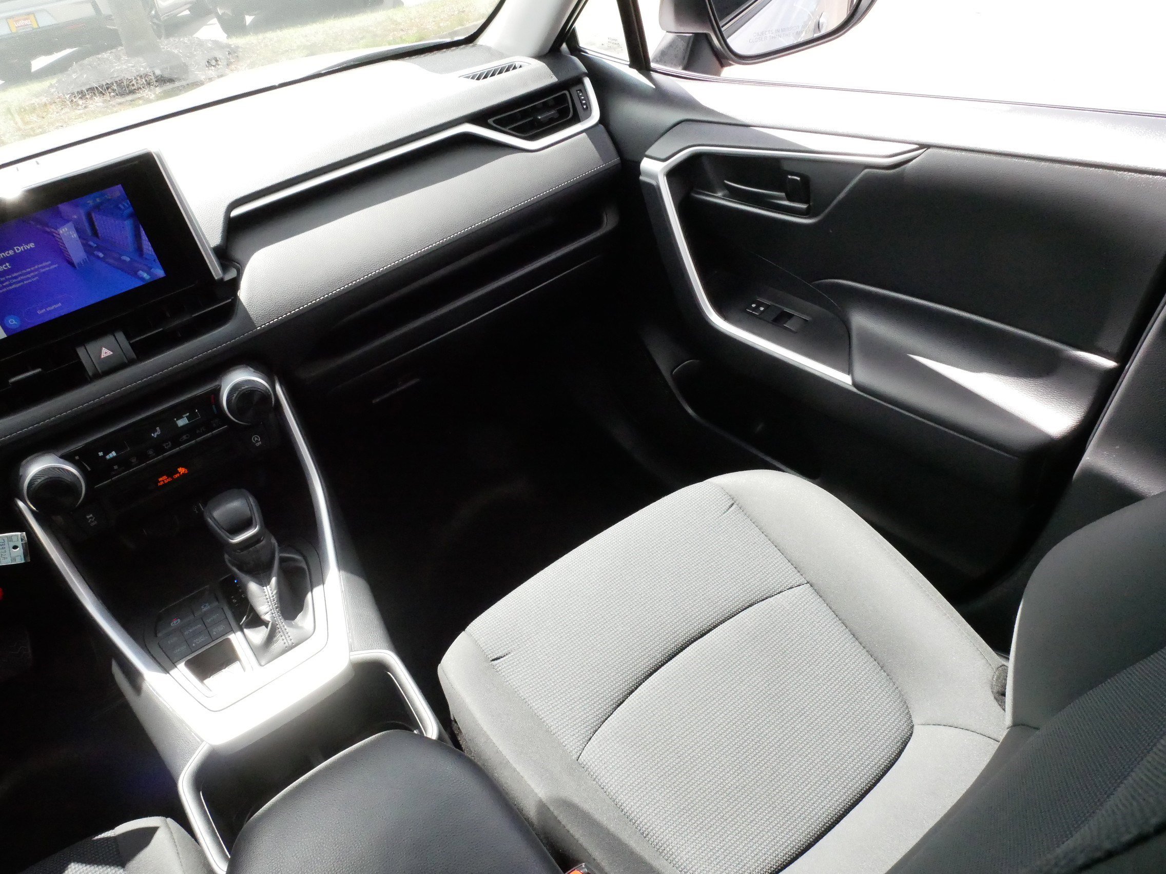 Used 2023 Toyota RAV4 LE AWD/4WD image 11