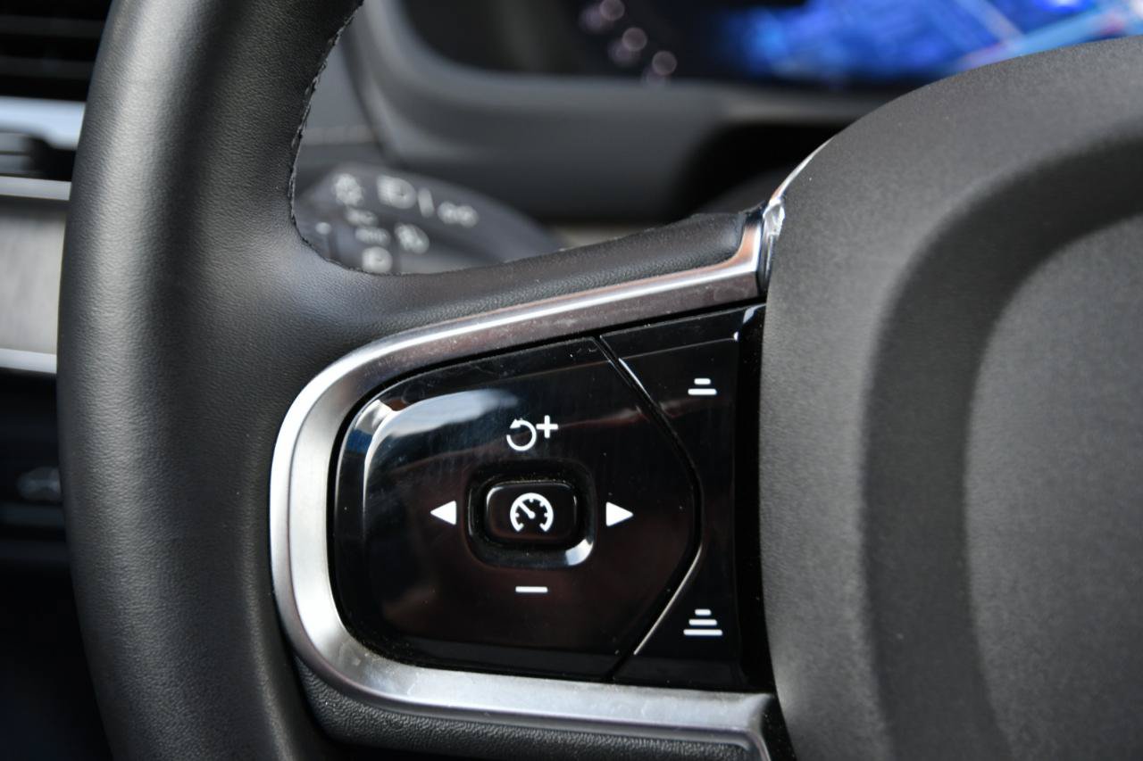 Used 2025 Volvo XC90 B6 Ultra w/ Lounge Package AWD/4WD image 13