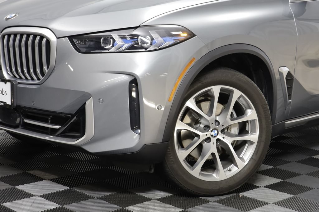 Certified 2024 BMW X5 xDrive40i w/ Premium Package AWD/4WD image 3