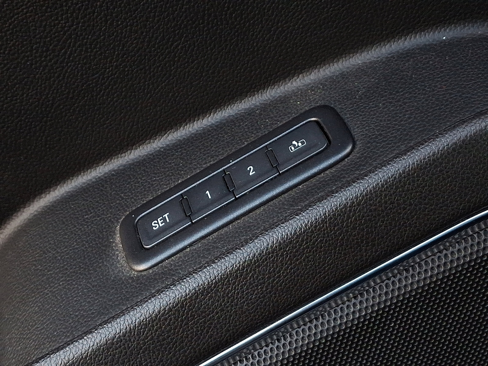 Used 2018 Chevrolet Suburban LT image 27