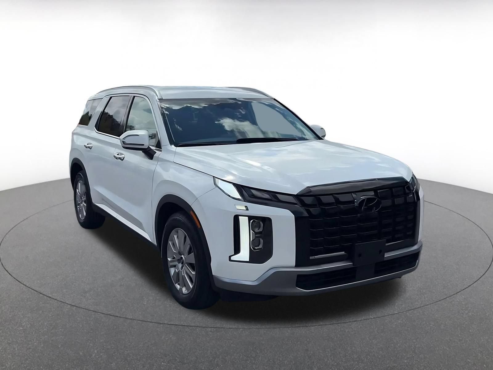 Used 2024 Hyundai Palisade SEL FWD image 2