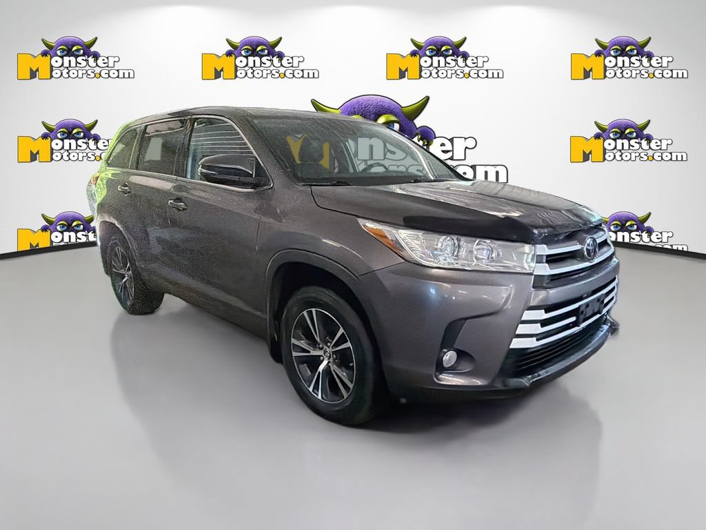 Used 2019 Toyota Highlander LE AWD/4WD image 3