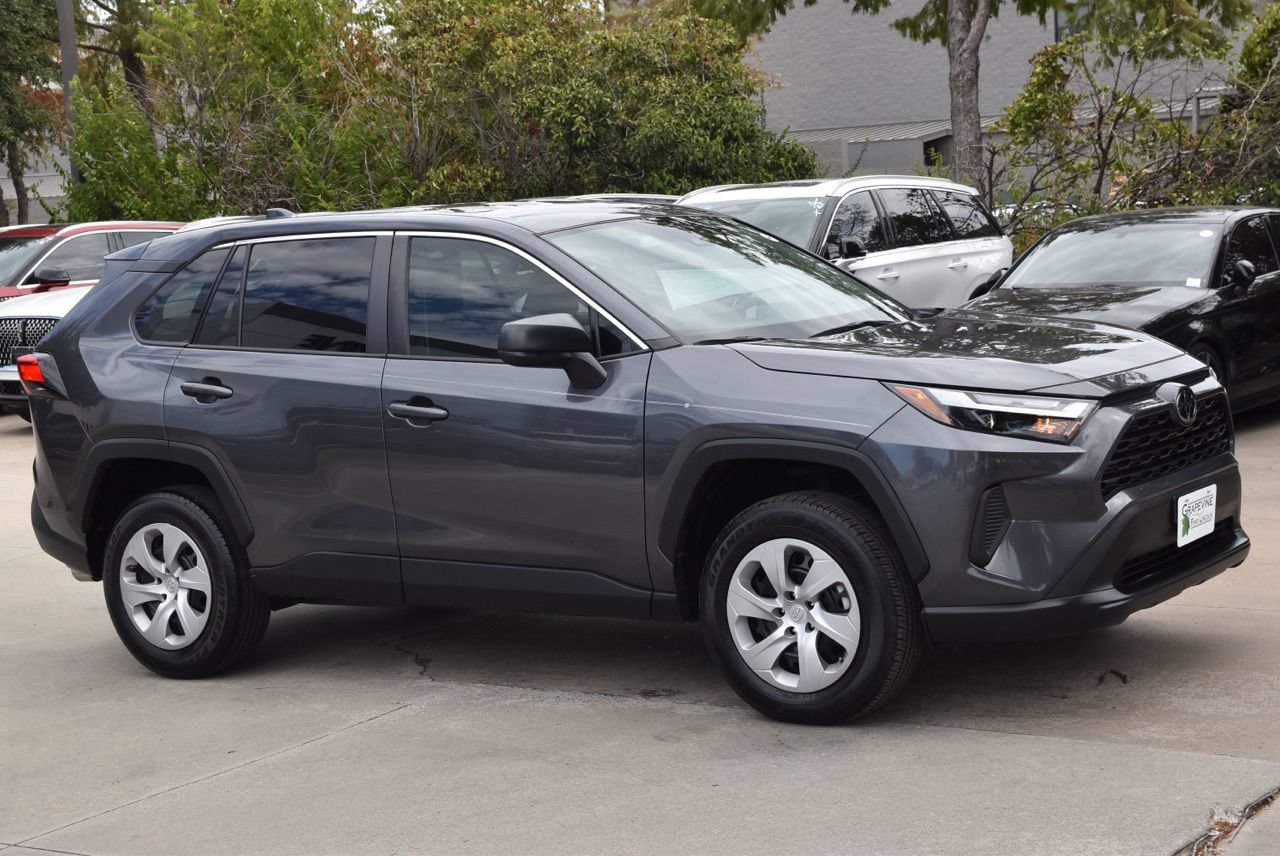 Used 2024 Toyota RAV4 LE FWD image 5