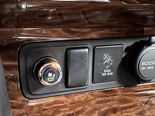 Used 2020 Nissan Armada Platinum w/ Captain's Chairs Package RWD image 28