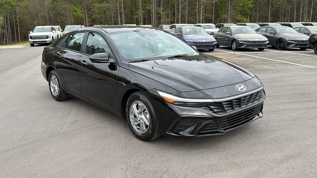 New 2026 Hyundai Elantra SE image 3