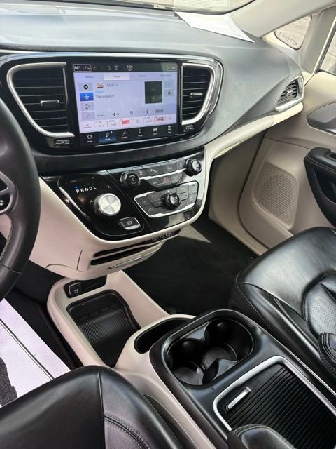 Used 2023 Chrysler Pacifica Touring-L FWD image 40