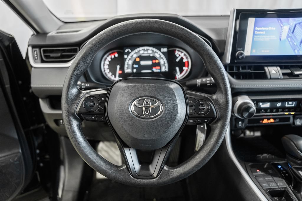 Used 2025 Toyota RAV4 LE AWD/4WD image 24