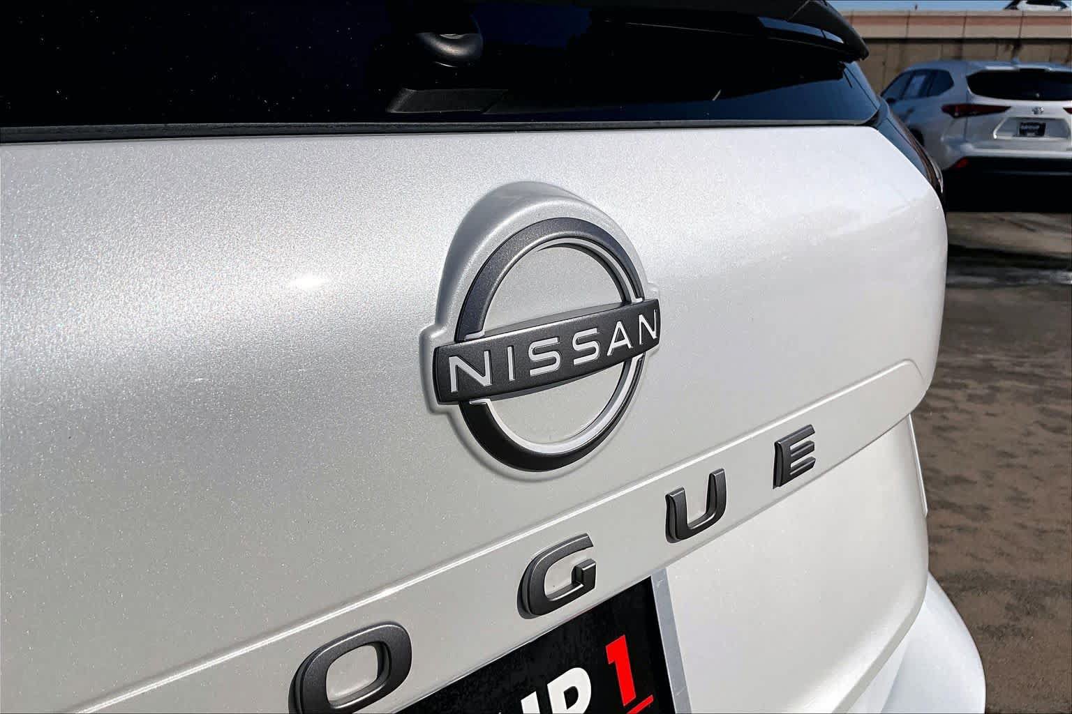 Certified 2026 Nissan Rogue SV FWD image 10
