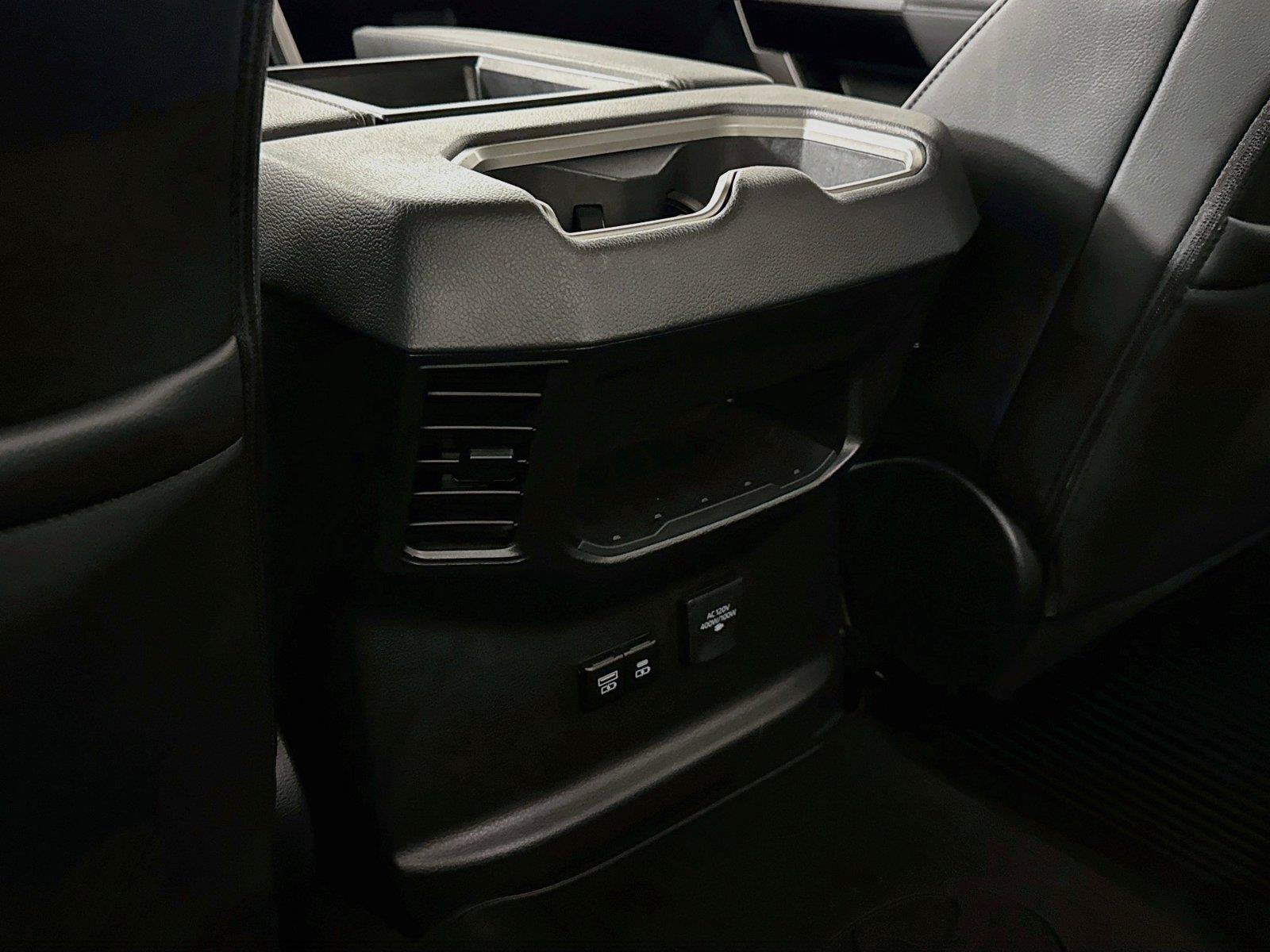 Used 2025 Toyota Tundra Limited AWD/4WD image 37