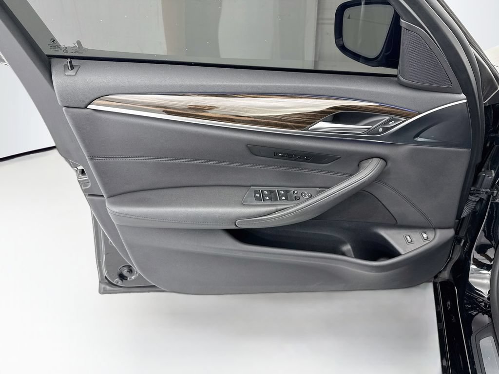 Used 2018 BMW 530e RWD image 23