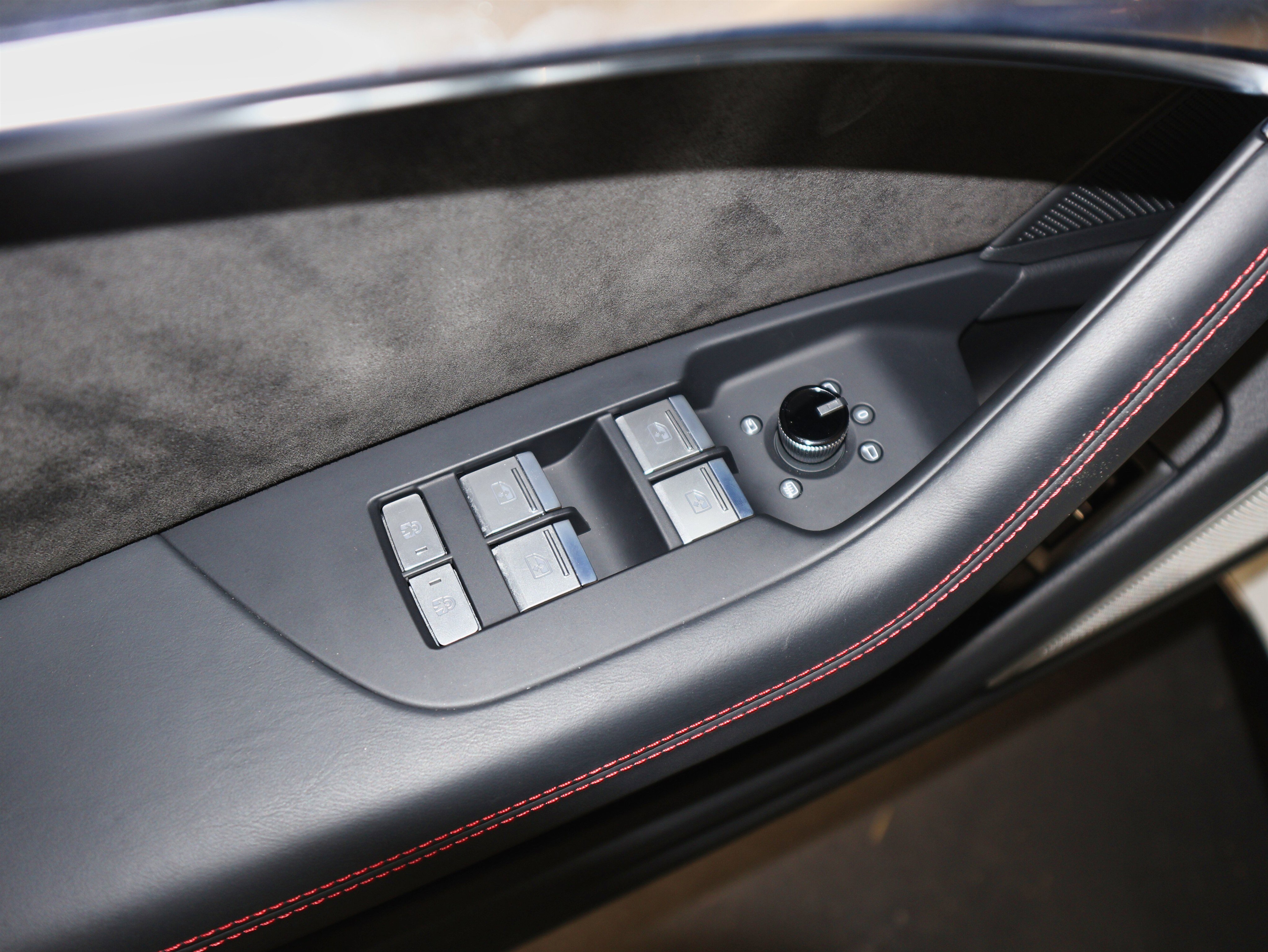 Used 2021 Audi RS 6 w/ Executive Package image 25