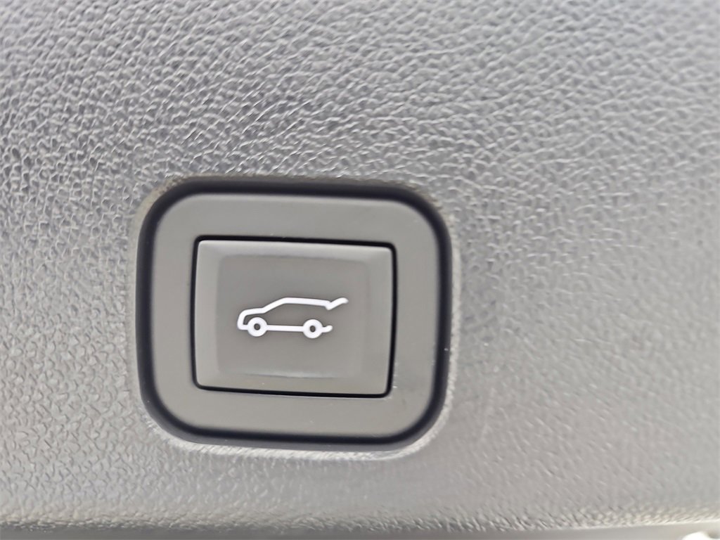 Certified 2024 Chevrolet Traverse LT w/ Trailering Package image 21