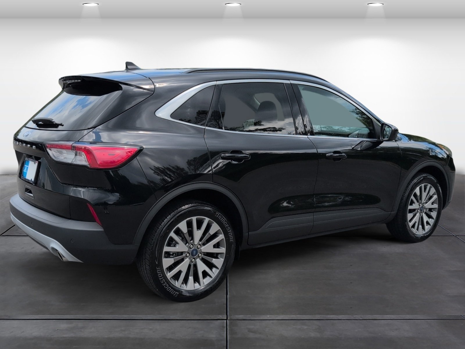Used 2022 Ford Escape Titanium AWD/4WD image 5