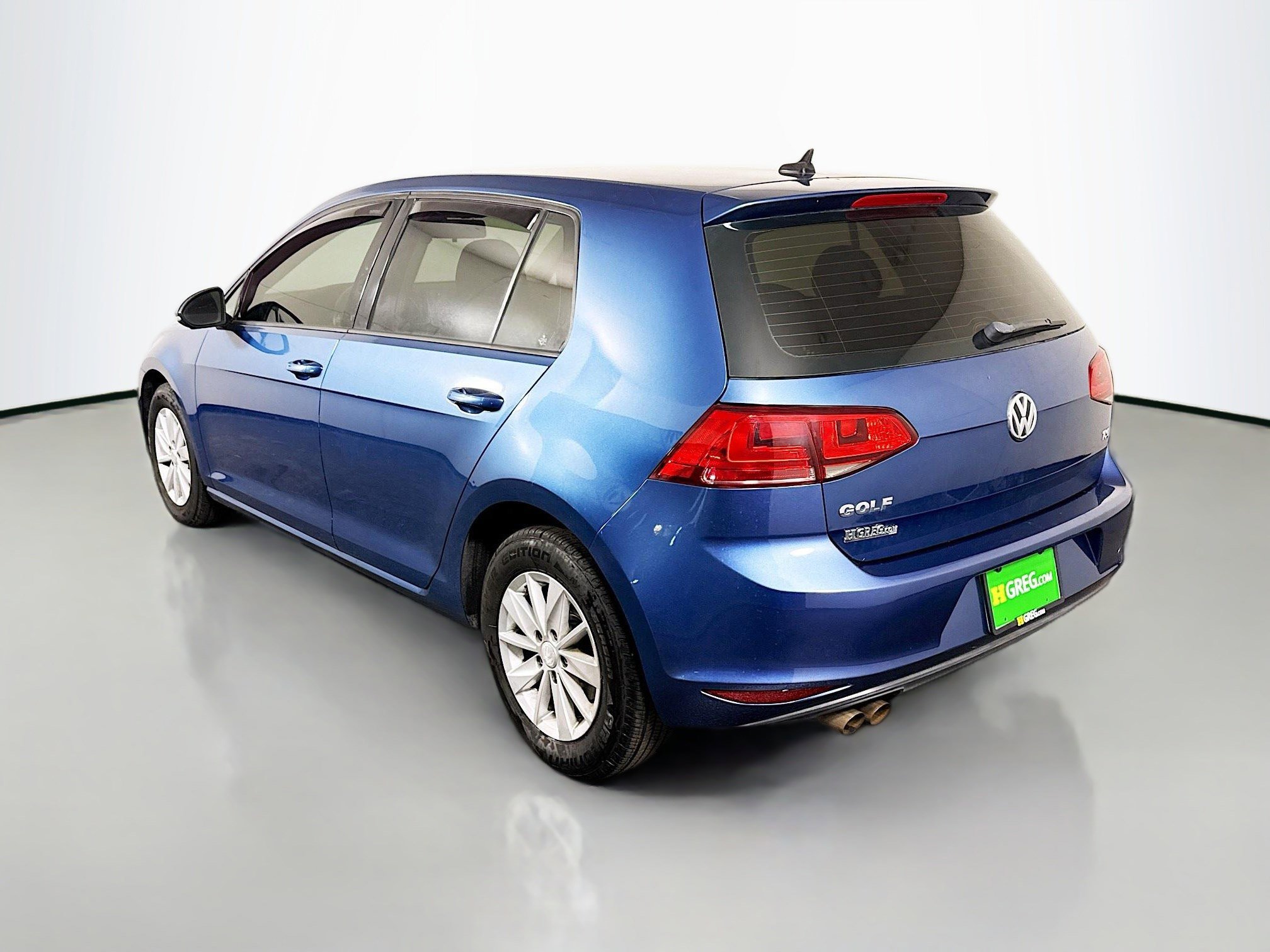 Used 2017 Volkswagen Golf S image 7