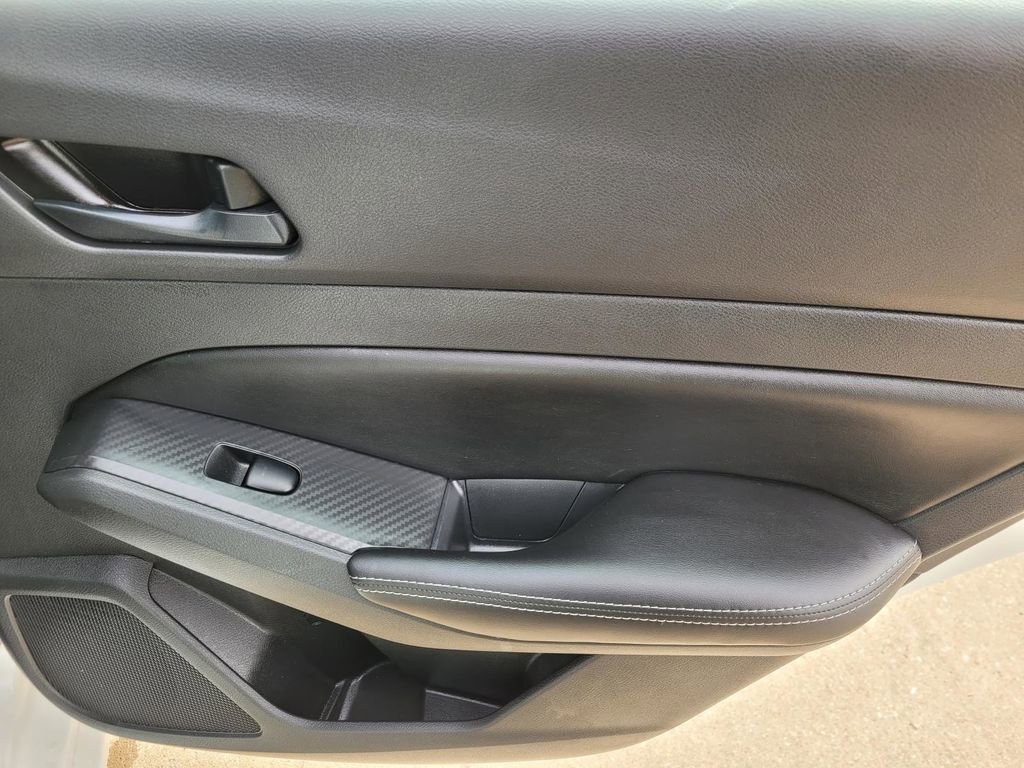 Used 2024 Nissan Altima 2.5 SV image 11