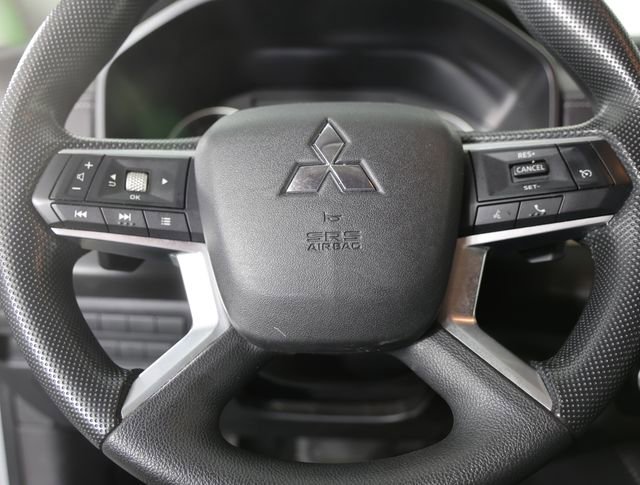 Used 2024 Mitsubishi Outlander ES image 5