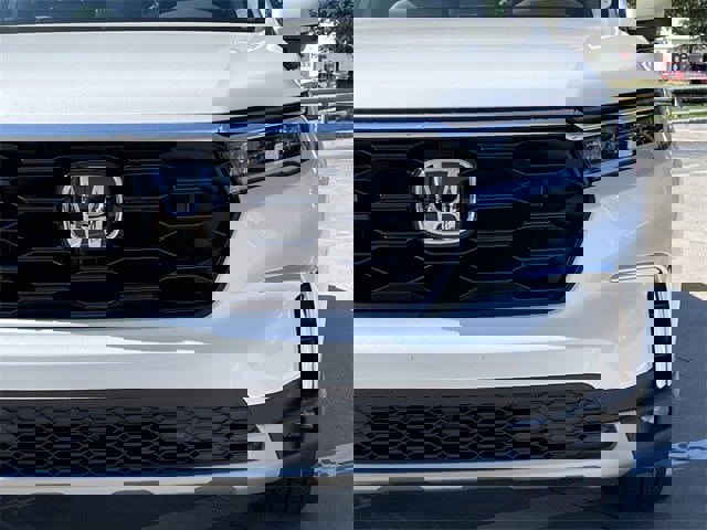 New 2025 Honda Pilot Touring image 9