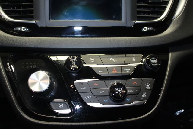 Used 2020 Chrysler Pacifica Touring w/ S Appearance Package image 14