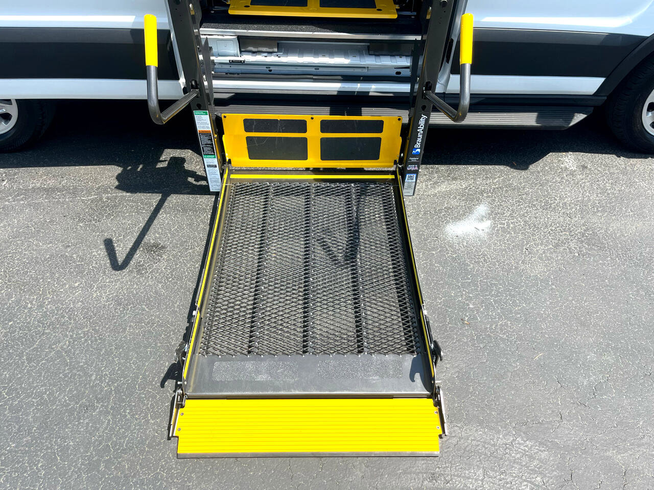 Used 2024 Ford Transit 350 XLT image 23