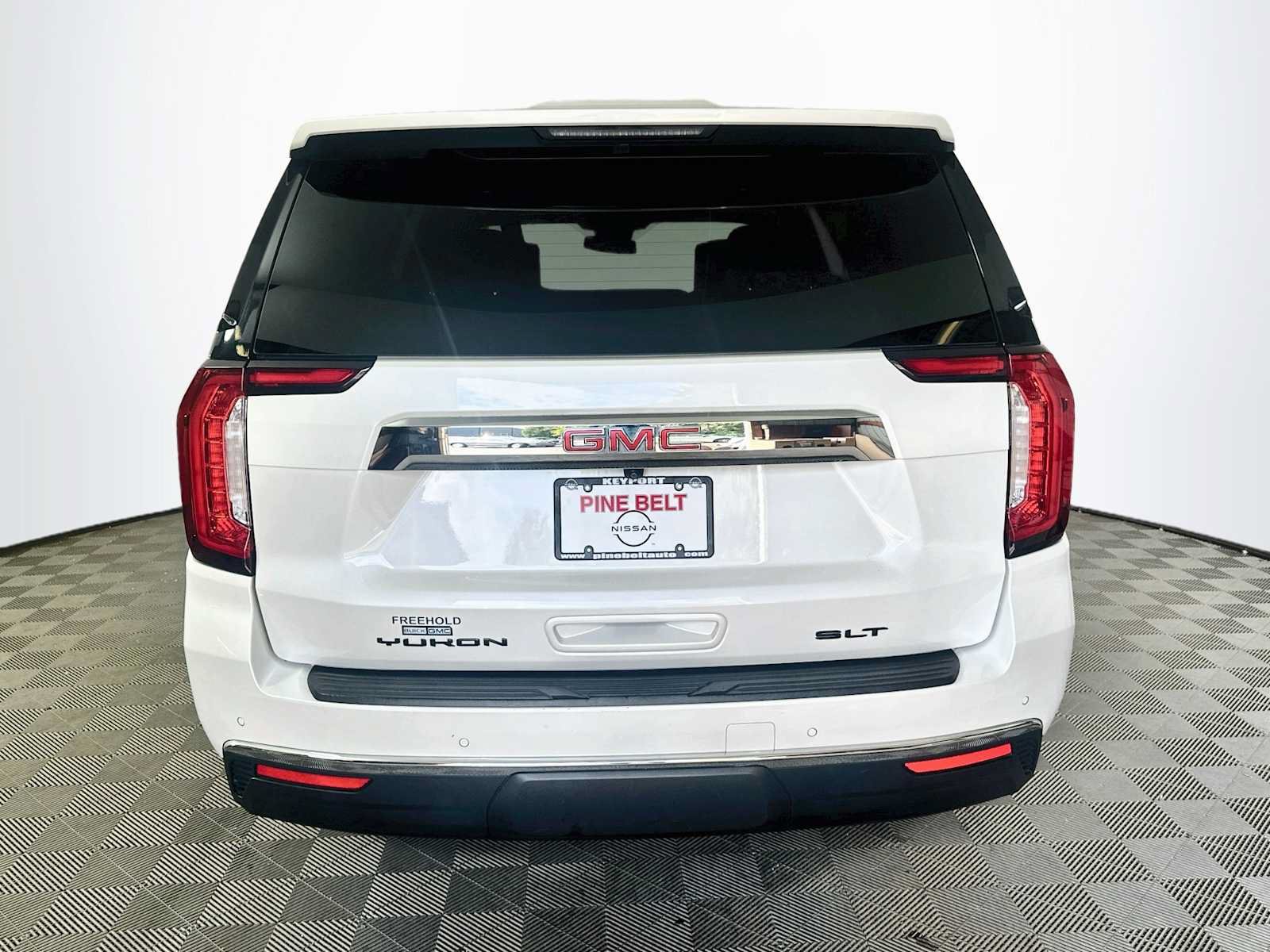 Used 2023 GMC Yukon SLT AWD/4WD image 5