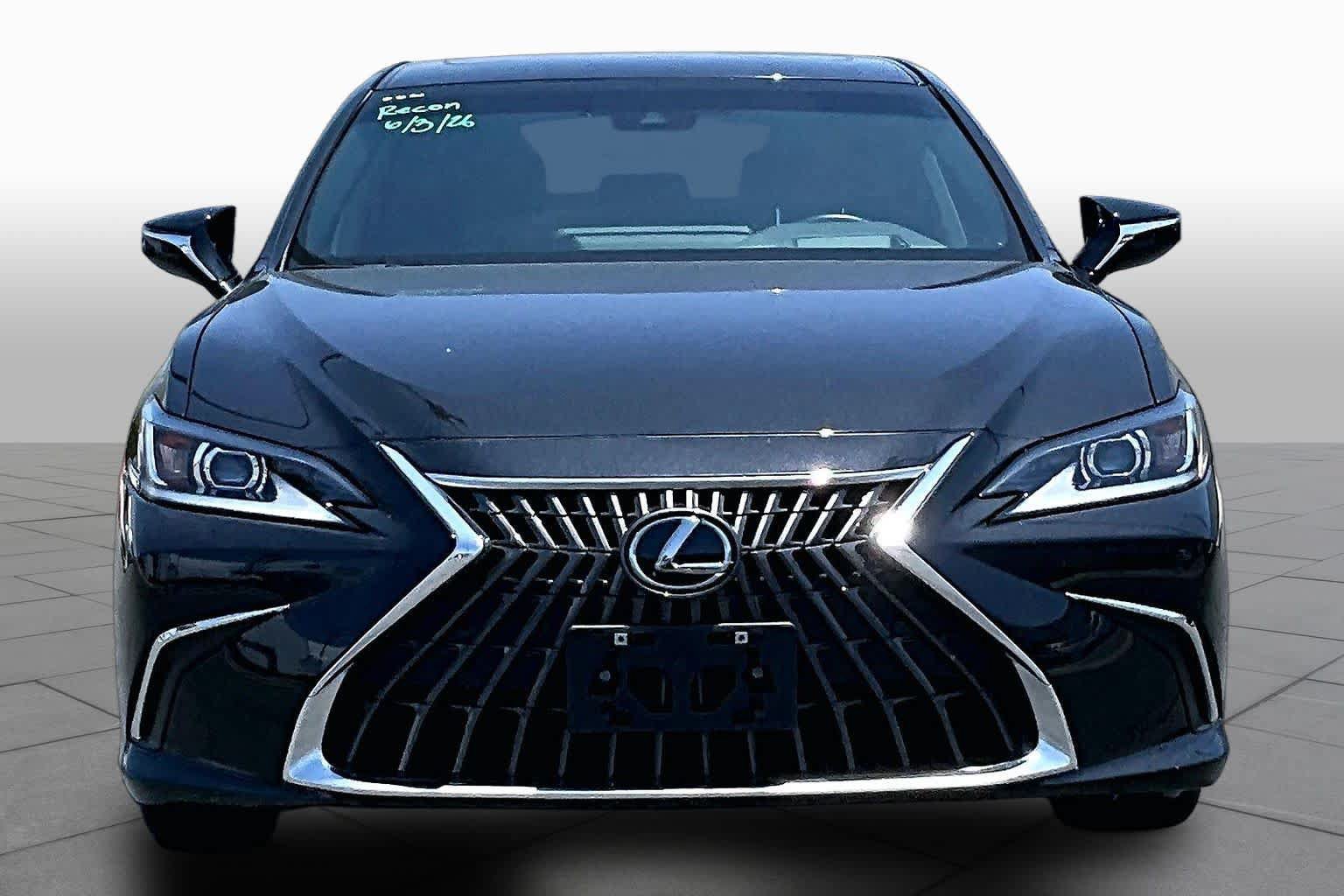 Used 2025 Lexus ES 300h w/ Premium Package FWD image 4
