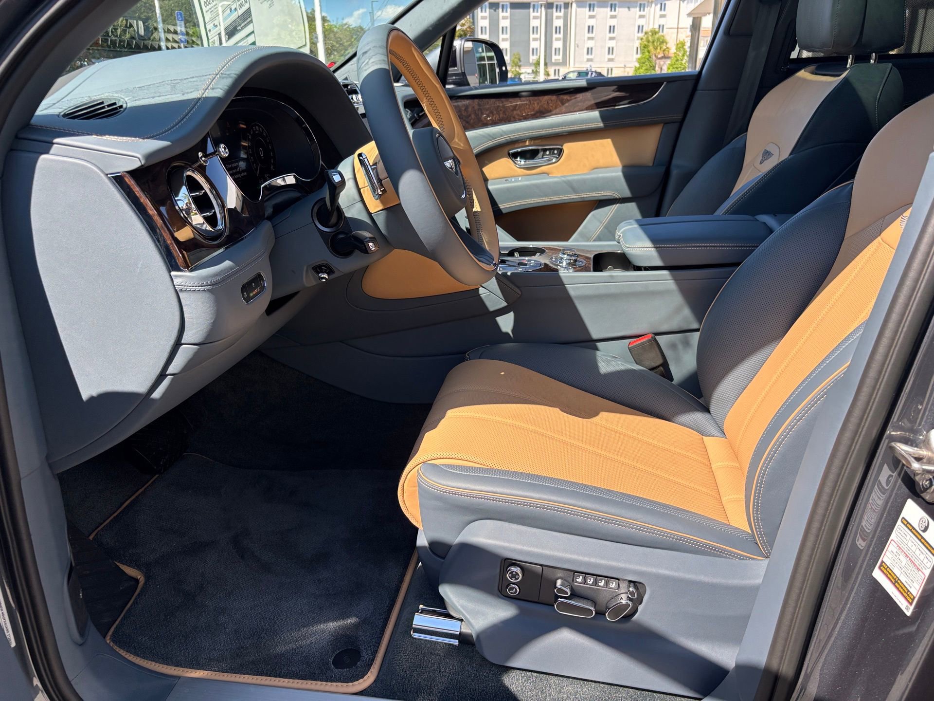 New 2025 Bentley Bentayga Extended Wheelbase image 13