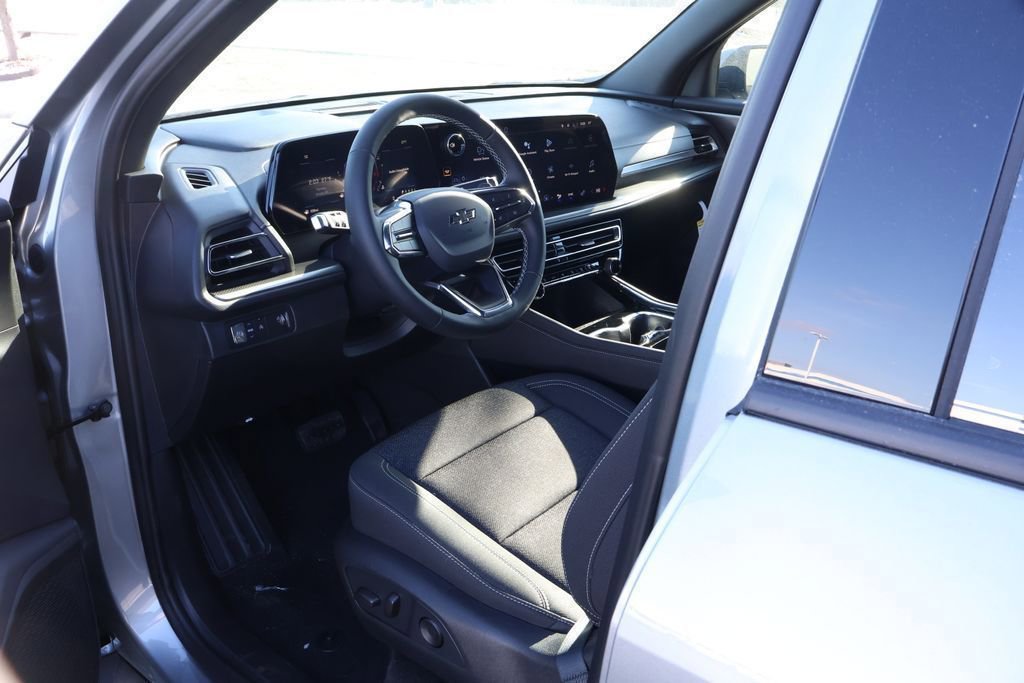 New 2026 Chevrolet Traverse LT w/ Midnight/Sport Edition FWD image 13